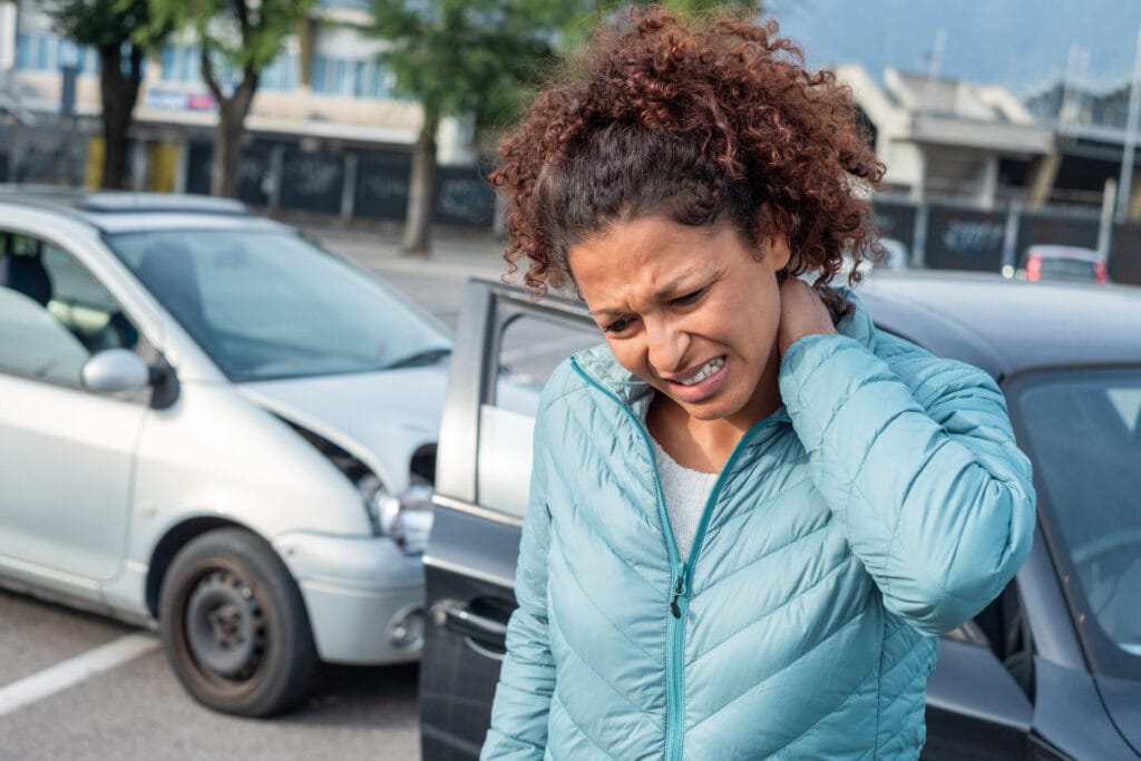 Woman suffering whiplash after bad cars pile up – Mountain Land Physical Therapy Woman hurt in car accident