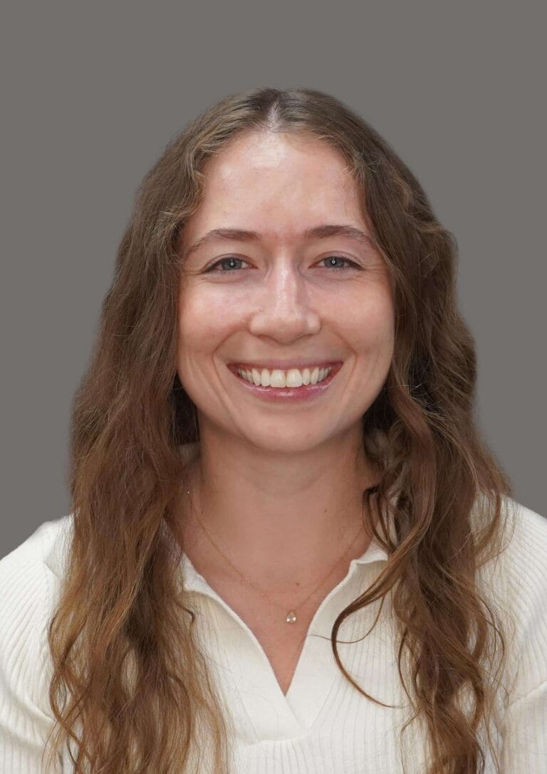 Lindsay Born Headshot – Mountain Land Physical Therapy
